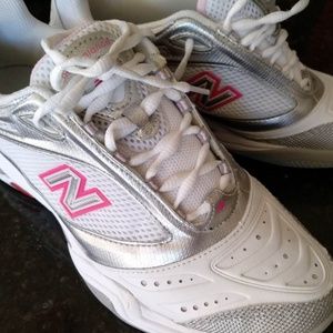 NEW New Balance 900 Tennis Shoe's size 9.5 